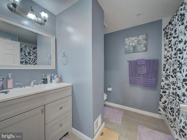 a en suite bathroom with a sink and a mirror
