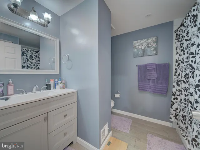 a en suite bathroom with a sink and a mirror