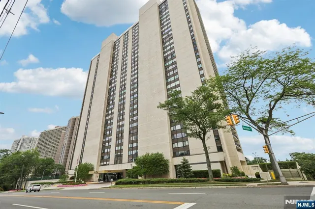 $998,000 | 1500 Palisade Avenue, Unit 27C, Fort Lee, NJ 07024
