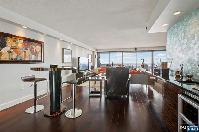 $998,000 | 1500 Palisade Avenue, Unit 27C, Fort Lee, NJ 07024