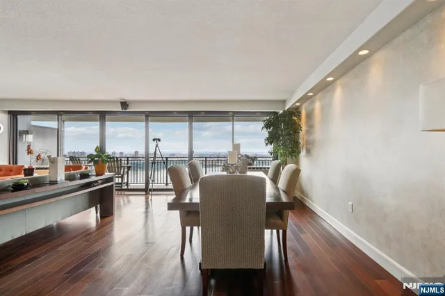 $998,000 | 1500 Palisade Avenue, Unit 27C, Fort Lee, NJ 07024