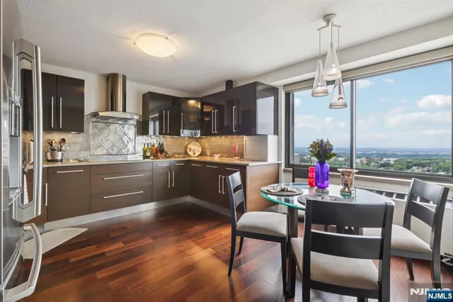 $998,000 | 1500 Palisade Avenue, Unit 27C, Fort Lee, NJ 07024