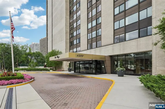 $998,000 | 1500 Palisade Avenue, Unit 27C, Fort Lee, NJ 07024