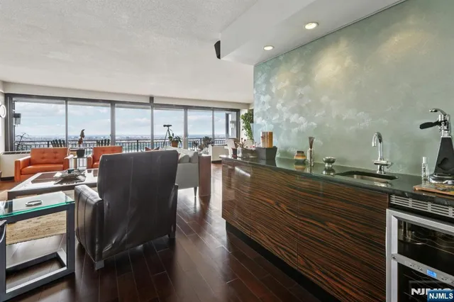 $998,000 | 1500 Palisade Avenue, Unit 27C, Fort Lee, NJ 07024