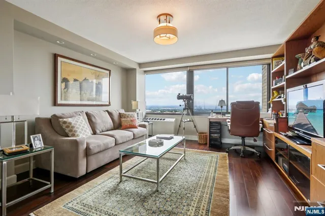 $998,000 | 1500 Palisade Avenue, Unit 27C, Fort Lee, NJ 07024