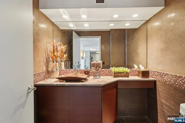 $998,000 | 1500 Palisade Avenue, Unit 27C, Fort Lee, NJ 07024