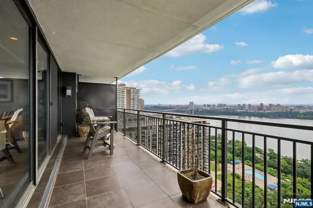 $998,000 | 1500 Palisade Avenue, Unit 27C, Fort Lee, NJ 07024