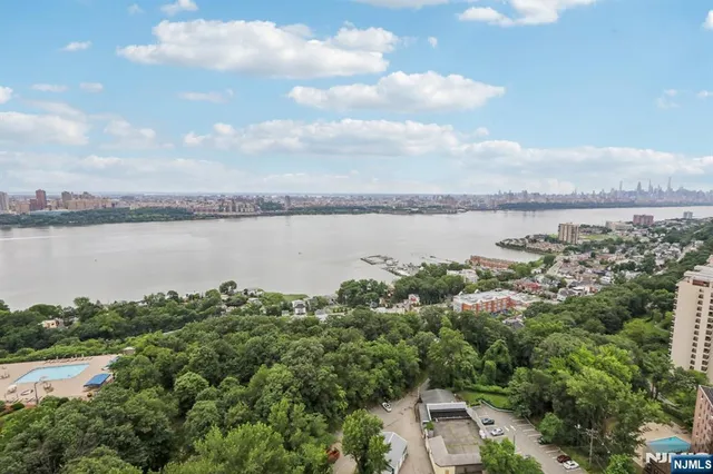 $998,000 | 1500 Palisade Avenue, Unit 27C, Fort Lee, NJ 07024