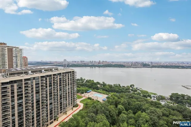 $998,000 | 1500 Palisade Avenue, Unit 27C, Fort Lee, NJ 07024