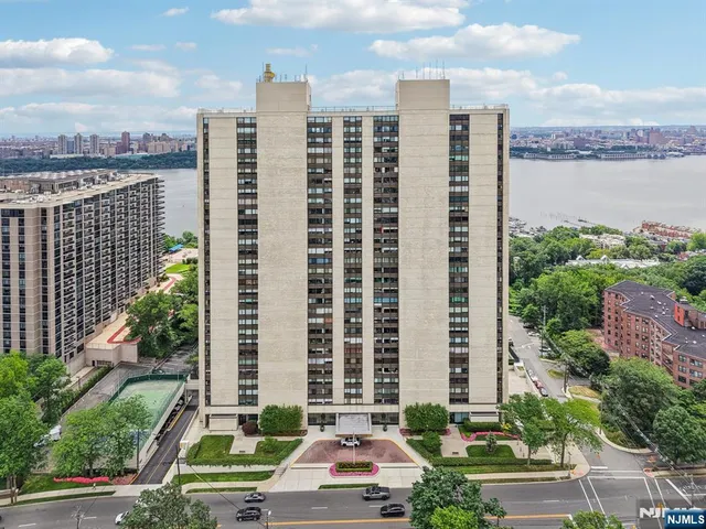 $998,000 | 1500 Palisade Avenue, Unit 27C, Fort Lee, NJ 07024
