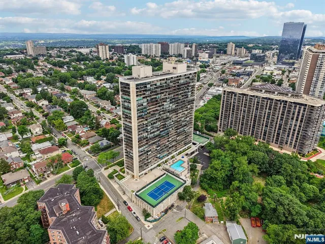 $998,000 | 1500 Palisade Avenue, Unit 27C, Fort Lee, NJ 07024