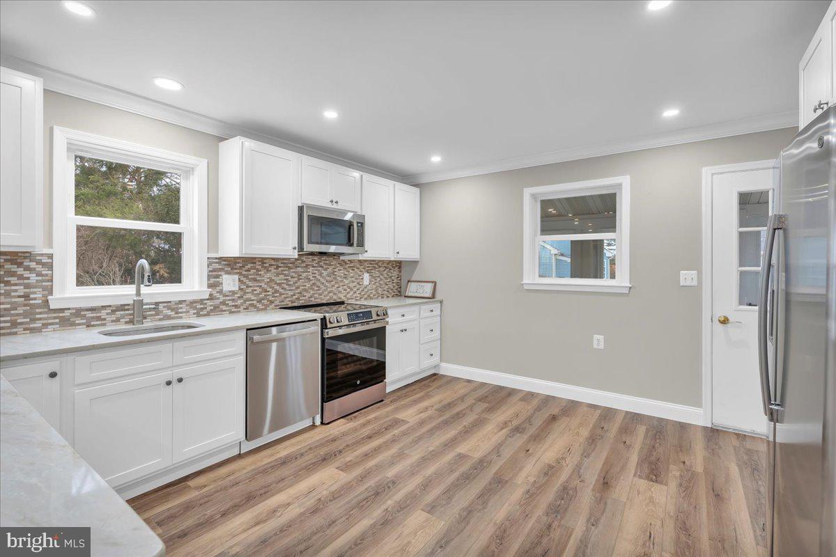 39 Chelsea Place Southampton, NJ 08088 - Photo 9 of 23 a kitchen with granite countertop a stove top oven and sink