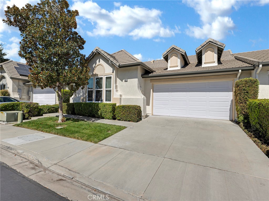 5621 Daisy Street Simi Valley, CA 93063 - Photo 2 of 31 a front view of a house with garden