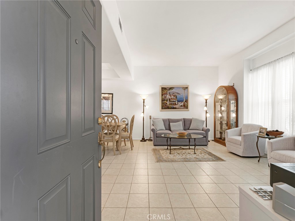 5621 Daisy Street Simi Valley, CA 93063 - Photo 5 of 31 a living room with furniture