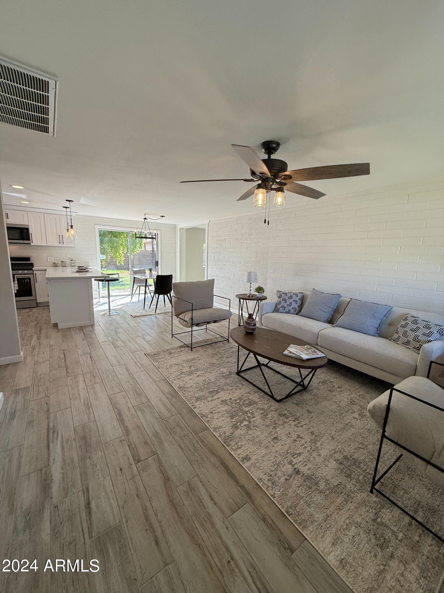 3467 East Hearn Road Phoenix, AZ 85032 - Photo 2 of 21 Living room