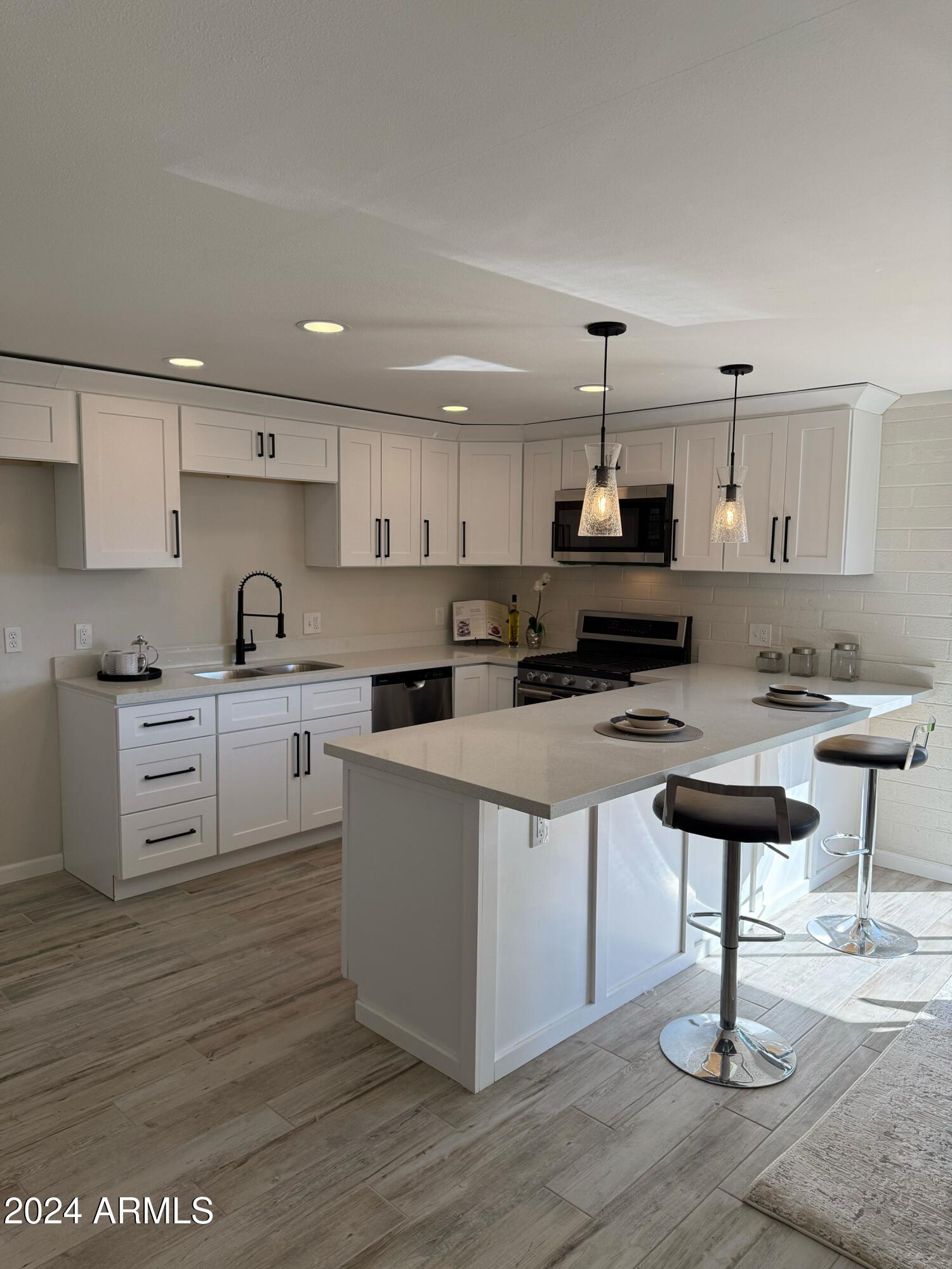 3467 East Hearn Road Phoenix, AZ 85032 - Photo 5 of 21 Kitchen