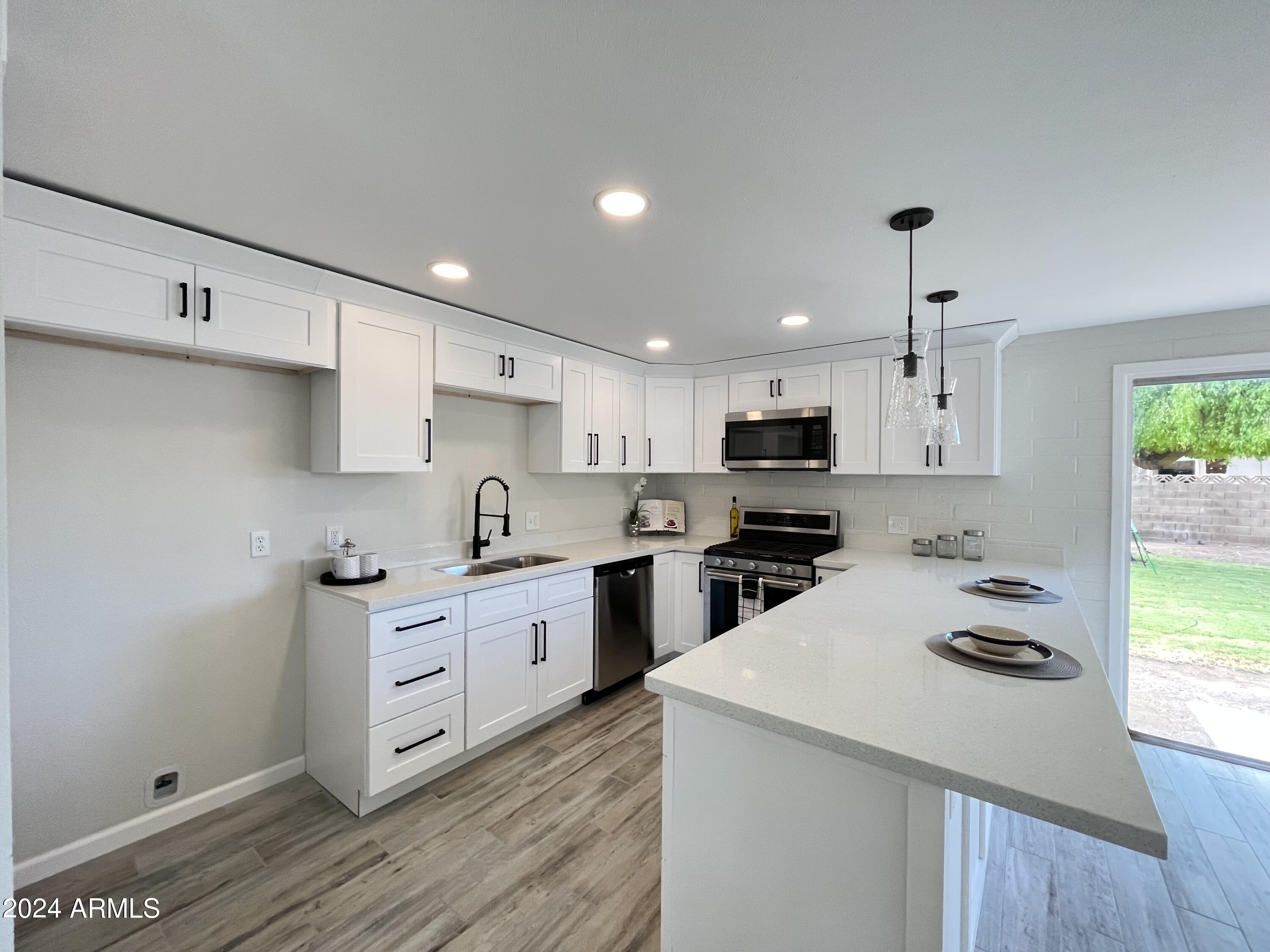 3467 East Hearn Road Phoenix, AZ 85032 - Photo 6 of 21 Kitchen
