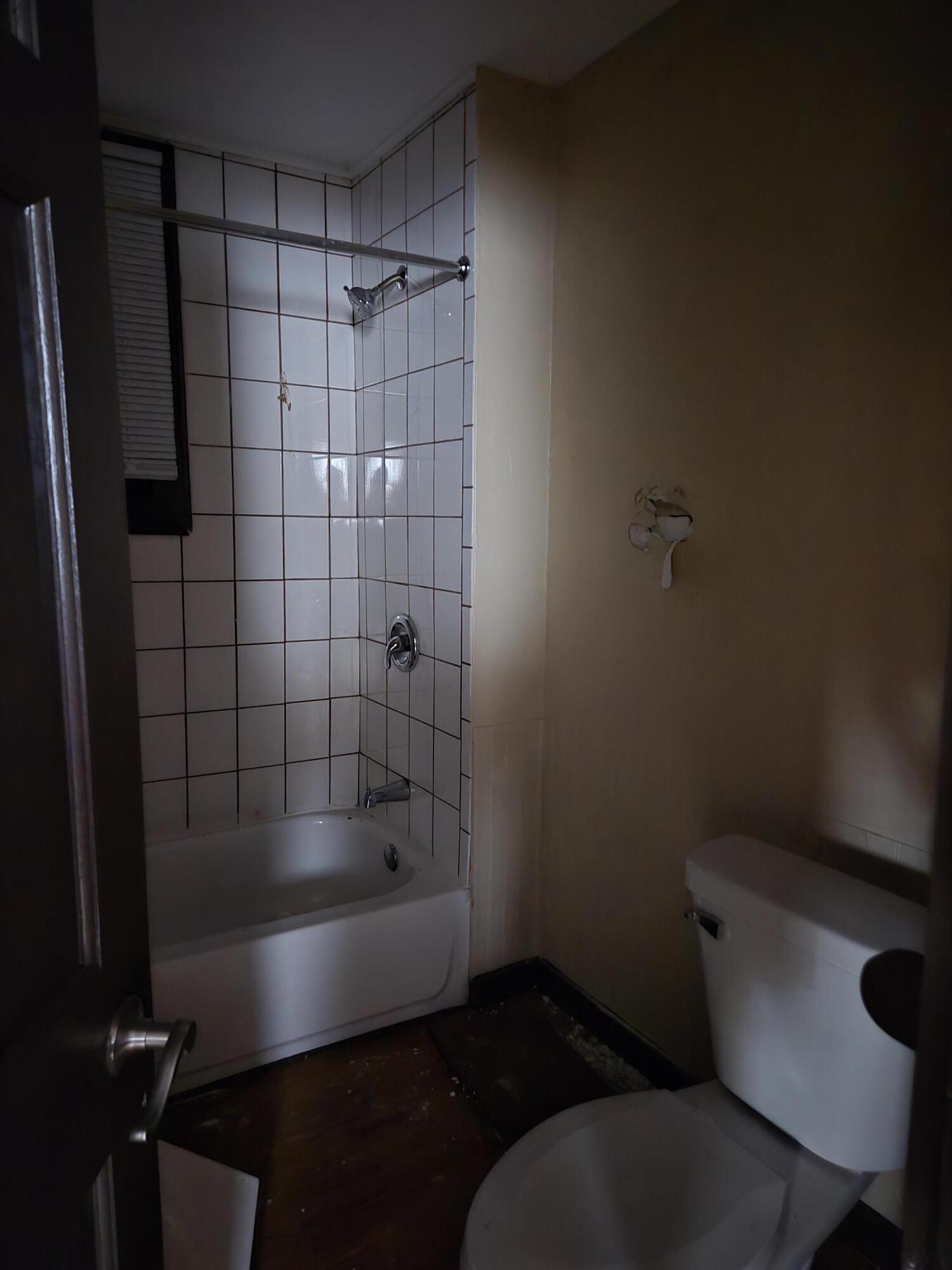 5326 North 38th Street Milwaukee, WI 53209 - Photo 11 of 18 5326 N 38th St