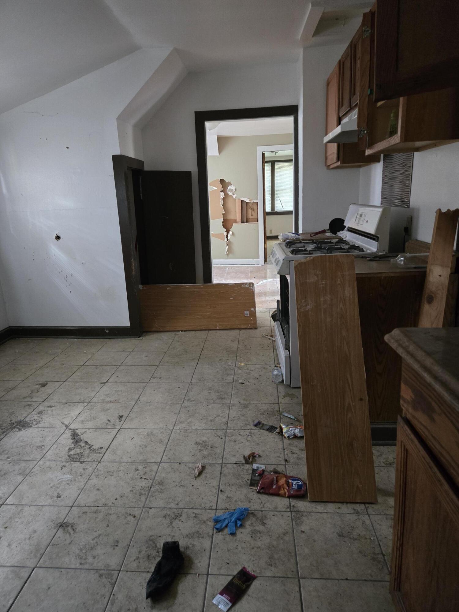 5326 North 38th Street Milwaukee, WI 53209 - Photo 9 of 18 5326 N 38th St