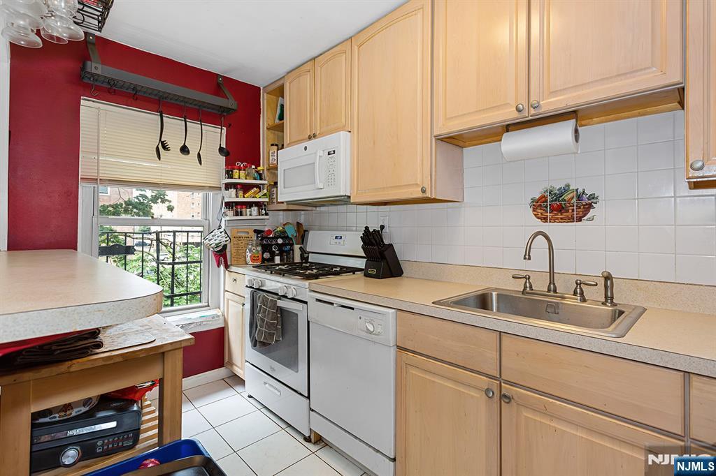 237 Johnson Avenue, Unit P6 Hackensack, NJ 07601 - Photo 4 of 13 Gallery Image 4