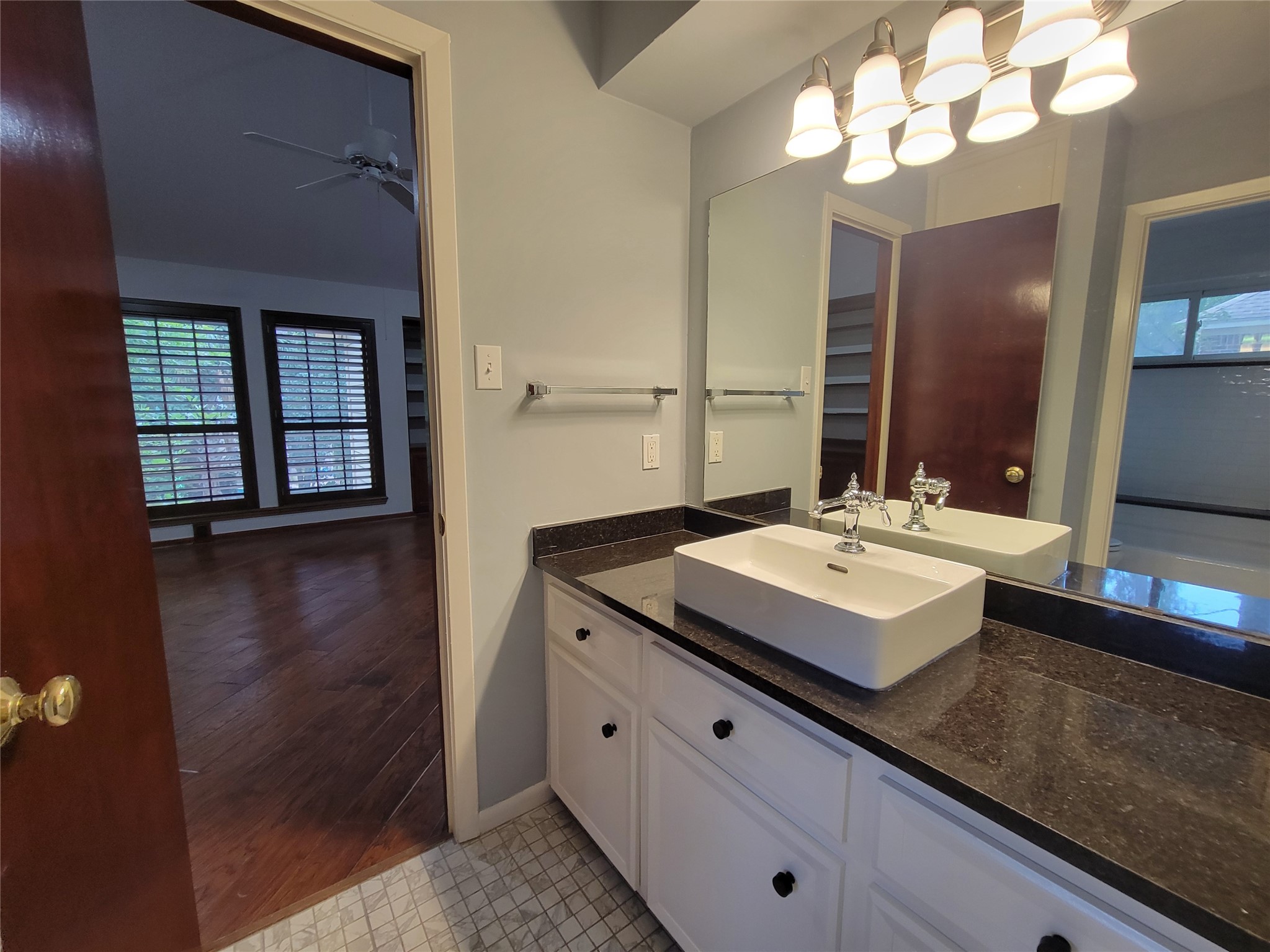 10 Dovewood Place The Woodlands, TX 77381 - Photo 33 of 34 a bathroom with a sink a vanity and a mirror