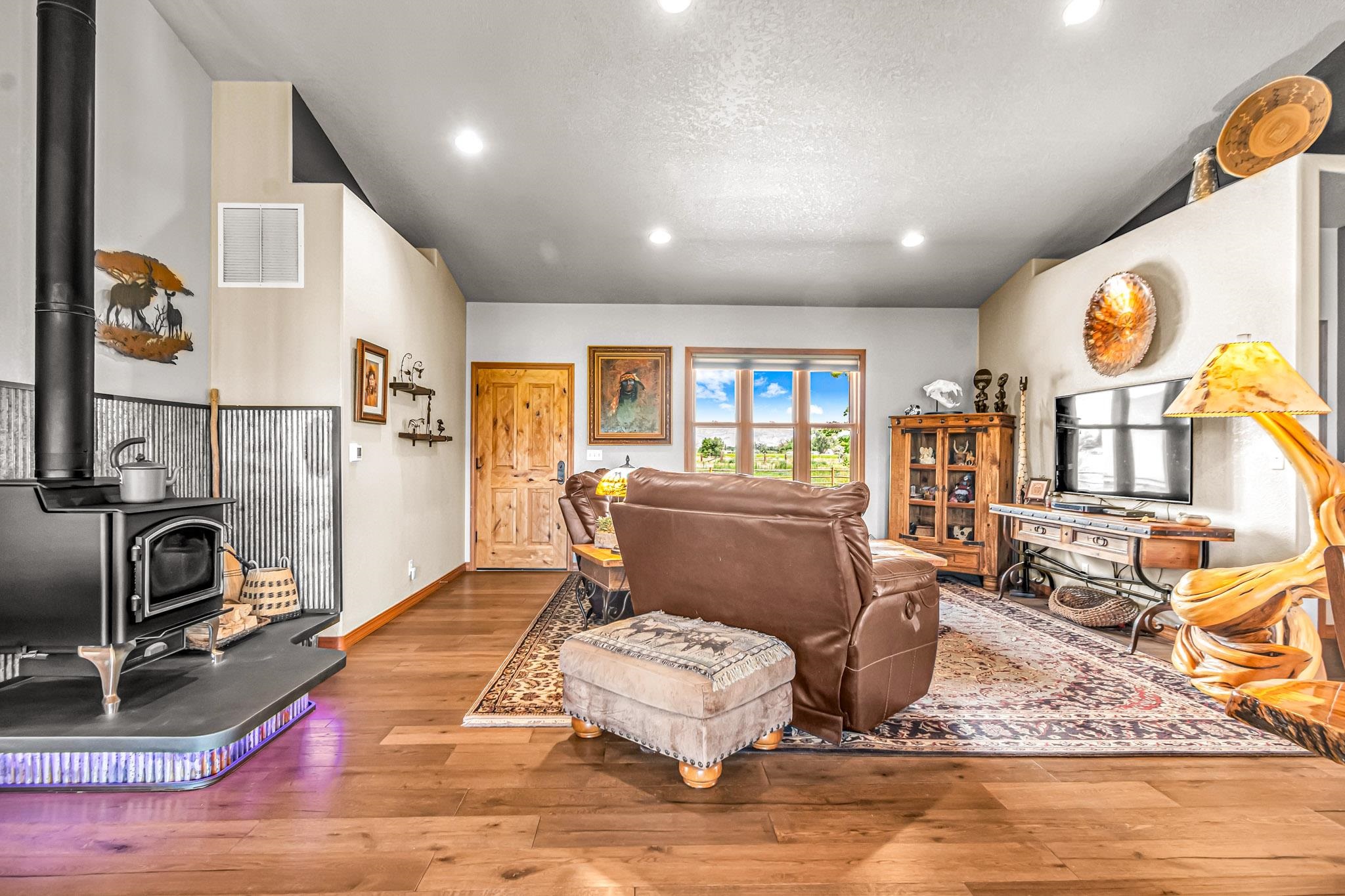 985-20 20 1/2 Road Fruita, CO 81521 - Photo 16 of 42 a living room with furniture and a flat screen tv