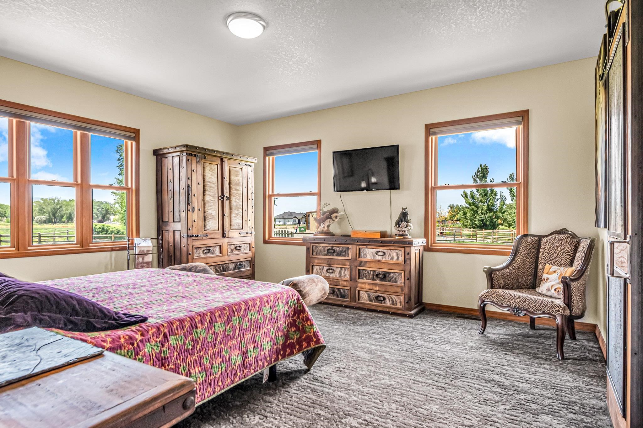 985-20 20 1/2 Road Fruita, CO 81521 - Photo 24 of 42 a bedroom with a bed and a chair