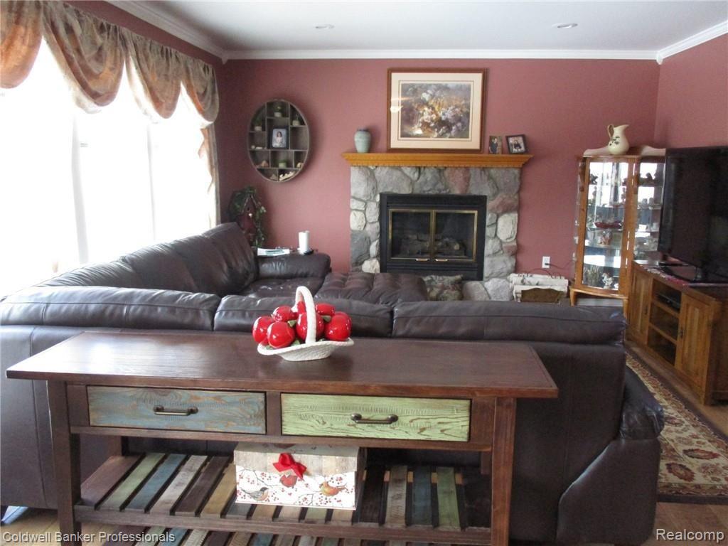 8926 South Durand Road Durand, MI 48429 - Photo 15 of 67 15 LV ROOM.JPG