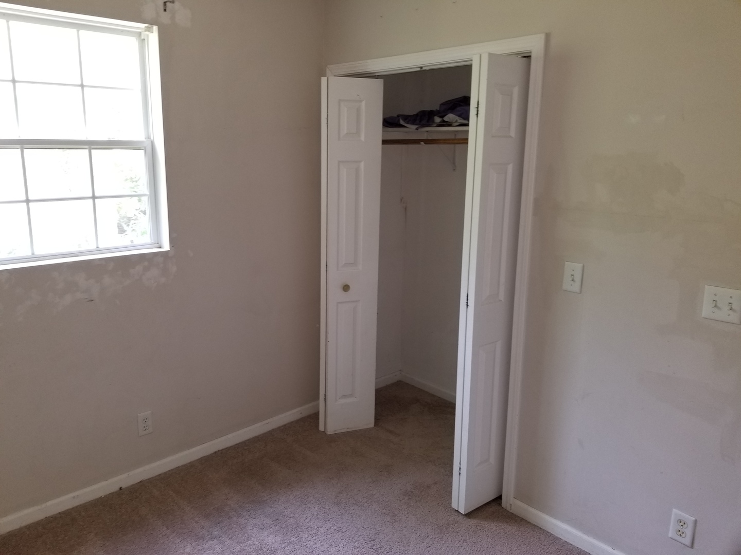 39477 North Hickory Avenue Antioch, IL 60002 - Photo 15 of 25 an empty room with windows and closet