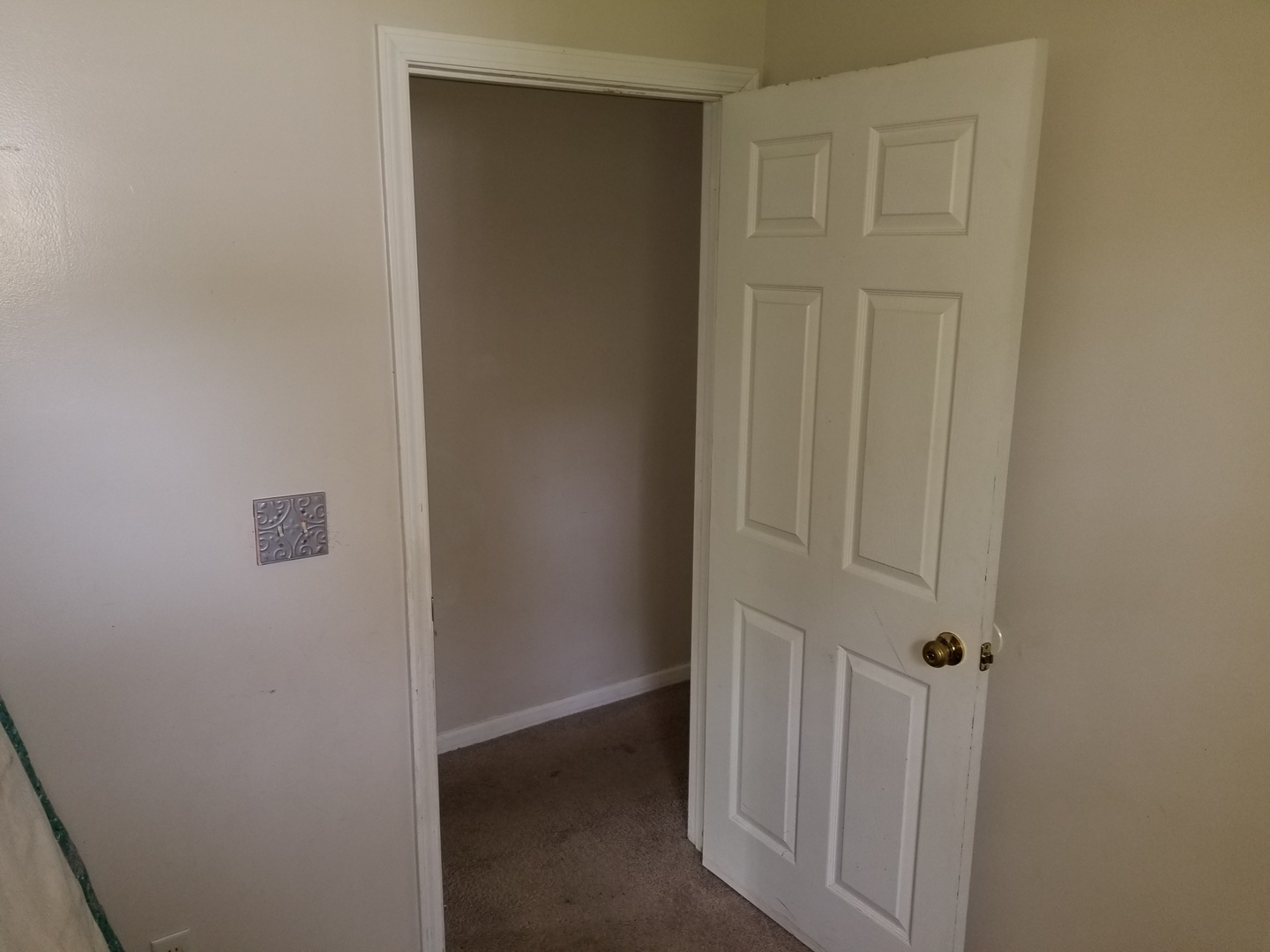 39477 North Hickory Avenue Antioch, IL 60002 - Photo 17 of 25 a view of a hallway