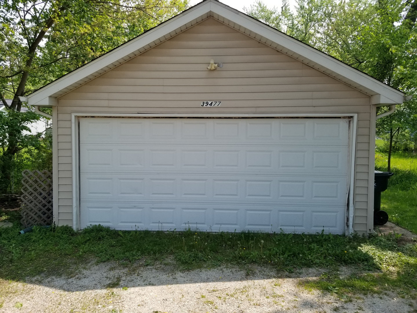 39477 North Hickory Avenue Antioch, IL 60002 - Photo 20 of 25 a backyard of a house