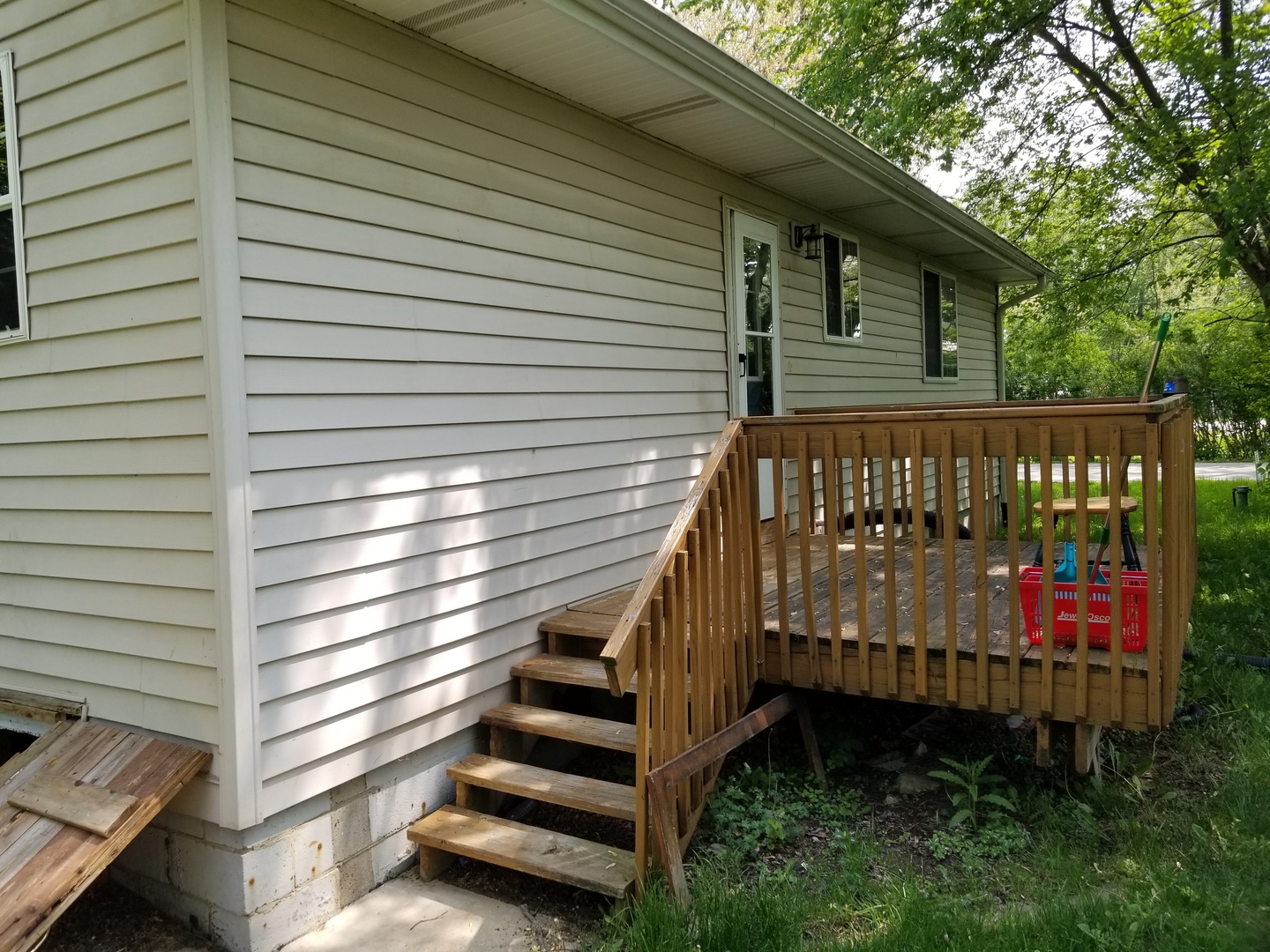 39477 North Hickory Avenue Antioch, IL 60002 - Photo 2 of 25 a view of stairs and yard