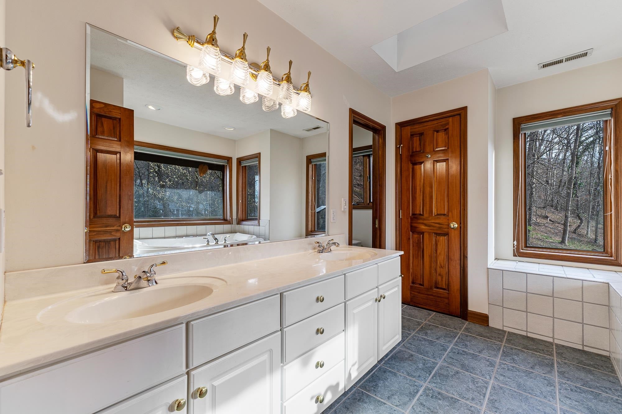 1 Old Wayne Road Huntington, WV 25701 - Photo 18 of 29 Gallery Image 18