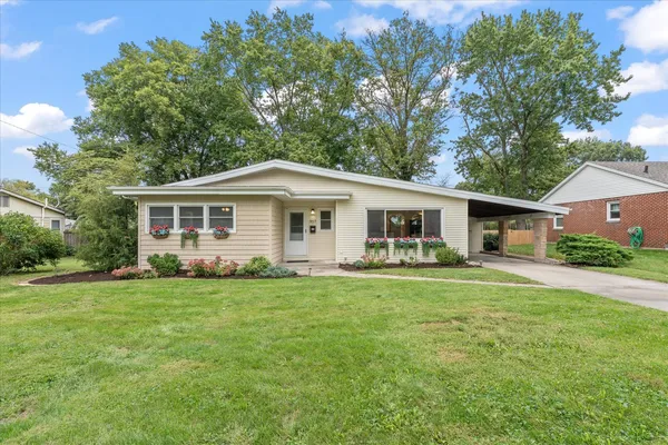 $285,000 | 907 South Longview Road, Monticello, IL 61856