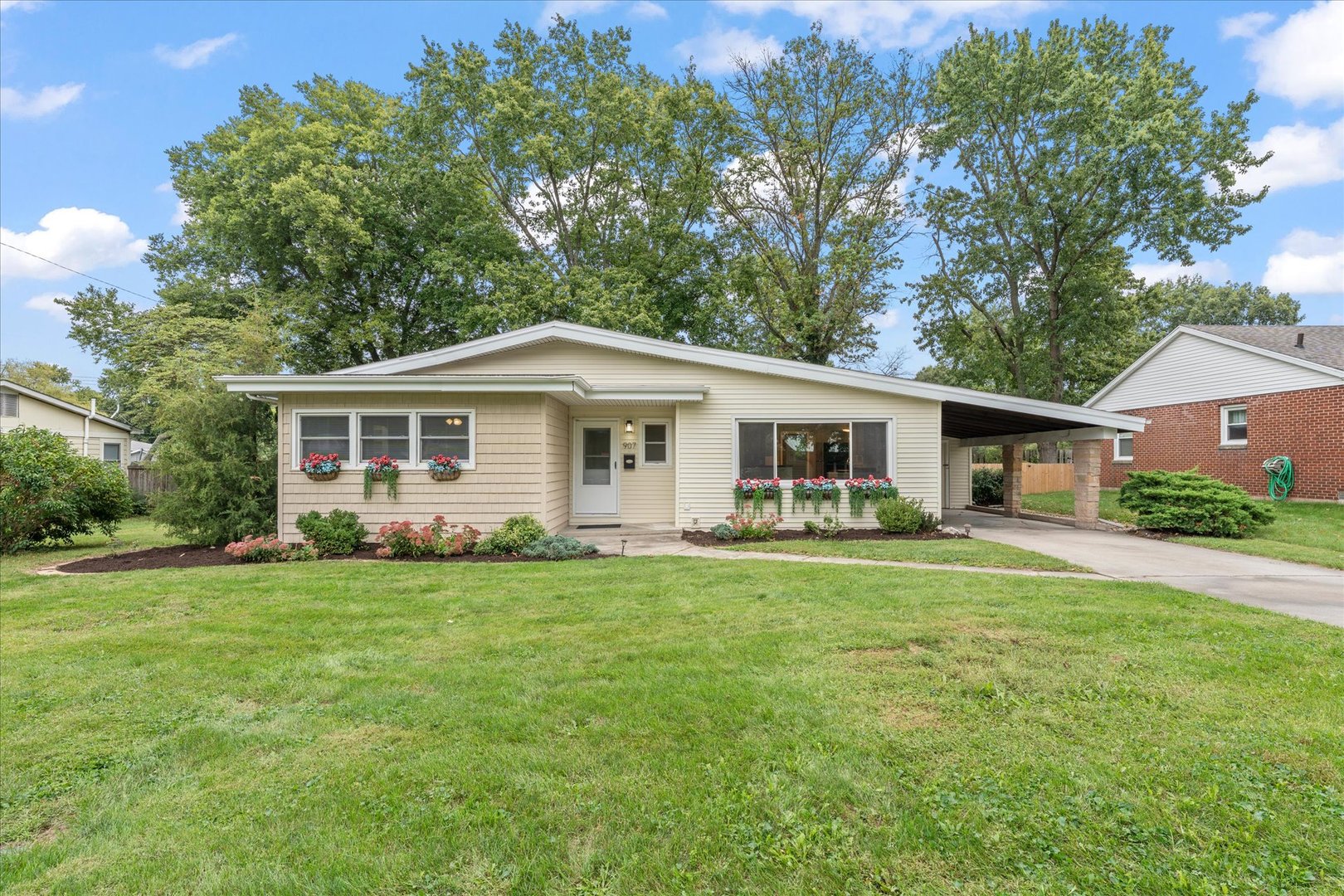 907 South Longview Road Monticello, IL 61856 - Photo 1 of 41 Gallery Image 1