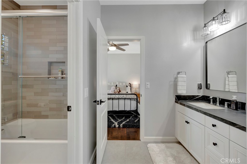 302 Summit Crest Lake Forest, CA 92630 - Photo 31 of 40 Jack & Jill Full Bath with double sinks