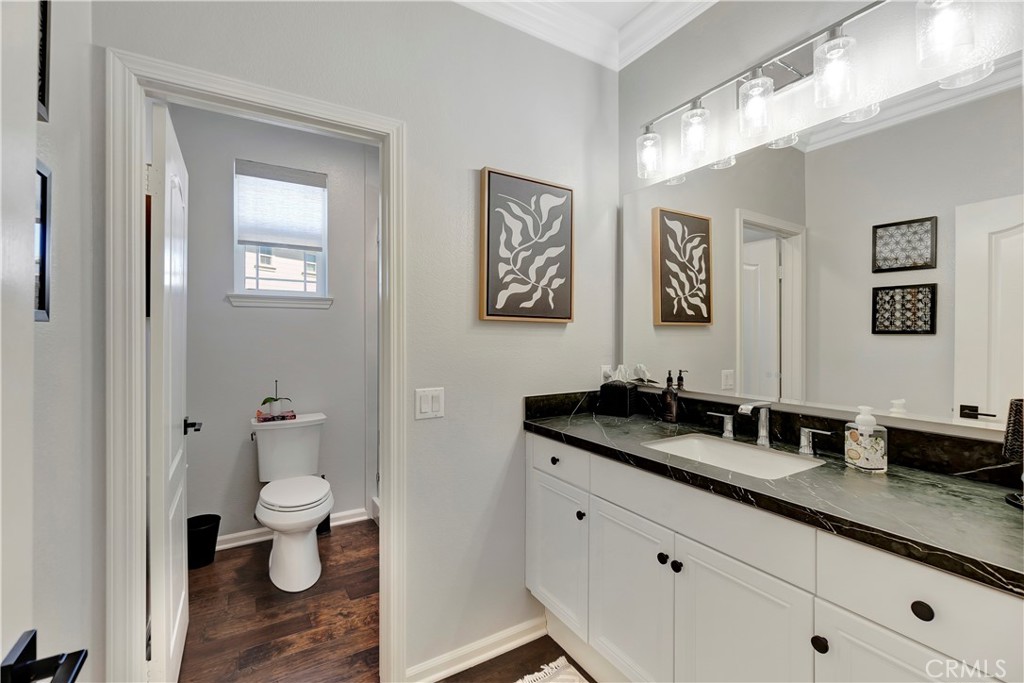 302 Summit Crest Lake Forest, CA 92630 - Photo 4 of 40 Downstairs 3/4 guest bath