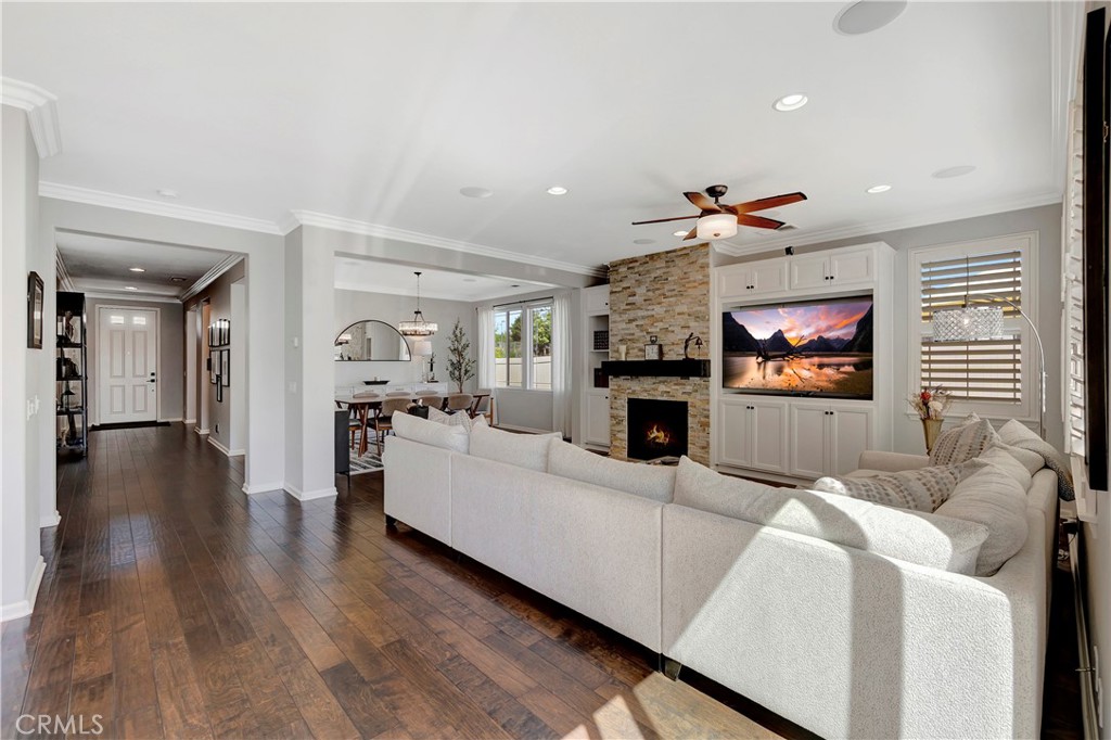 302 Summit Crest Lake Forest, CA 92630 - Photo 5 of 40 Spacious Great Room