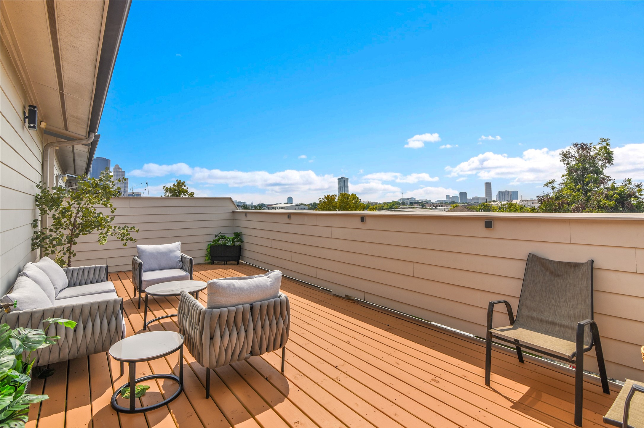 1411 Hickory Street Houston, TX 77007 - Photo 16 of 31 a view of a chairs and table on the terrace