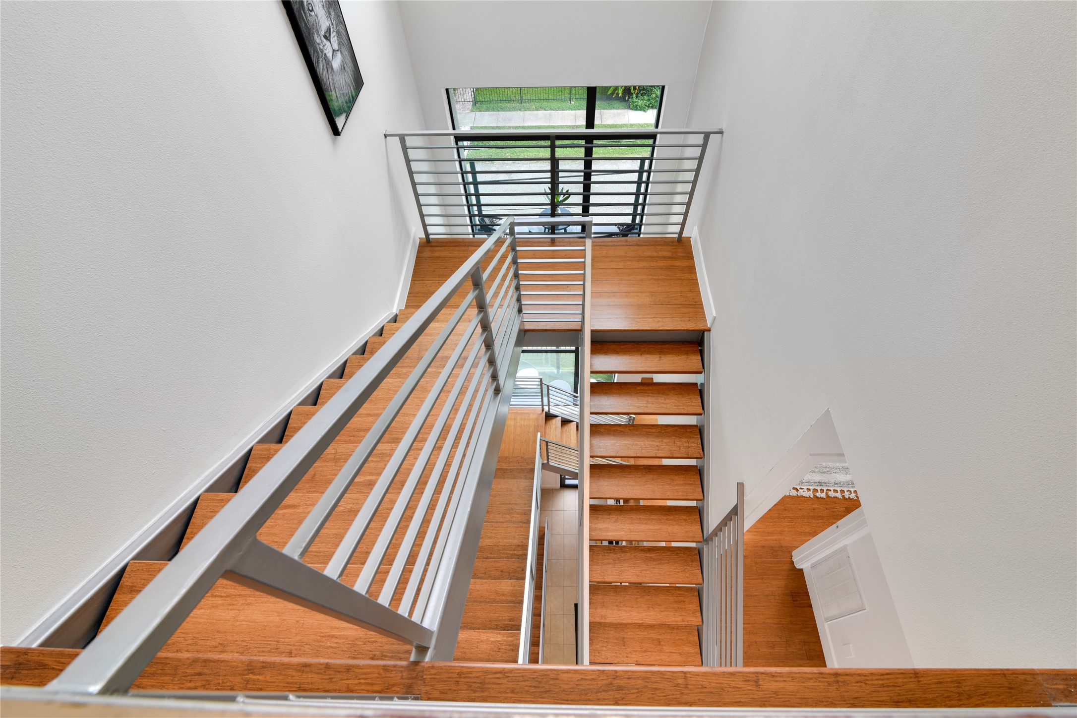 1411 Hickory Street Houston, TX 77007 - Photo 21 of 31 a view of entryway