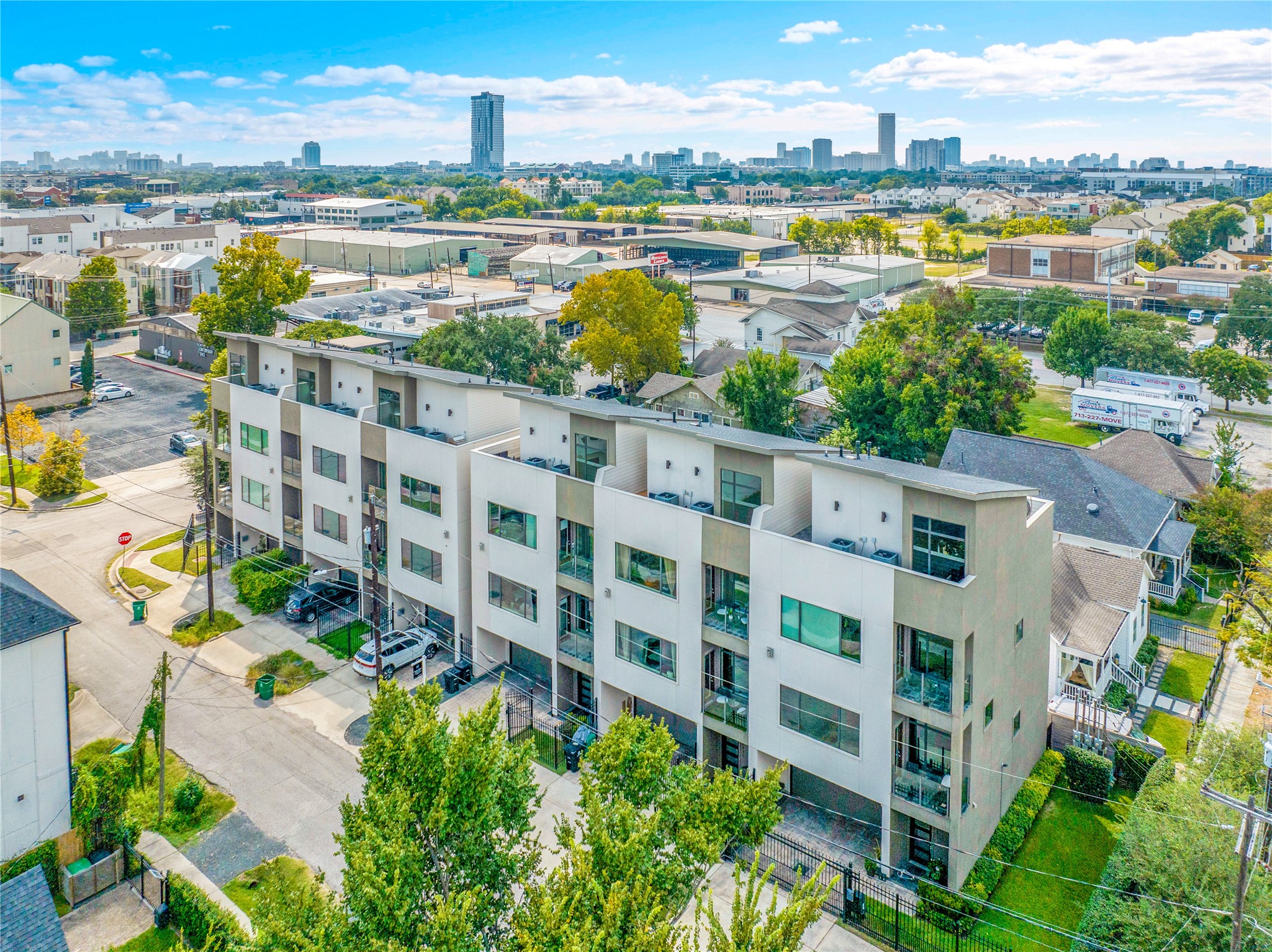 1411 Hickory Street Houston, TX 77007 - Photo 24 of 31 a view of lake with city view