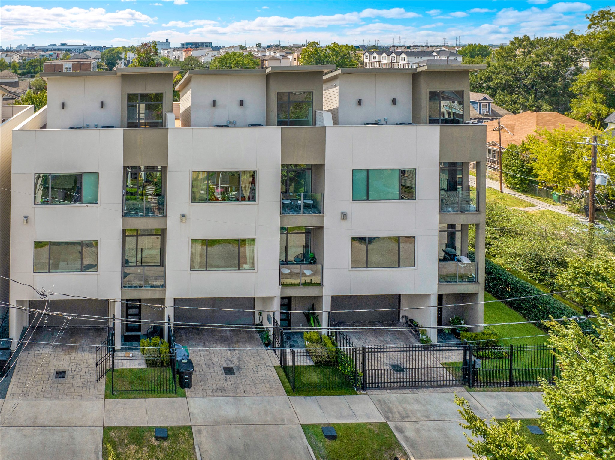 1411 Hickory Street Houston, TX 77007 - Photo 27 of 31 an aerial view of multiple houses