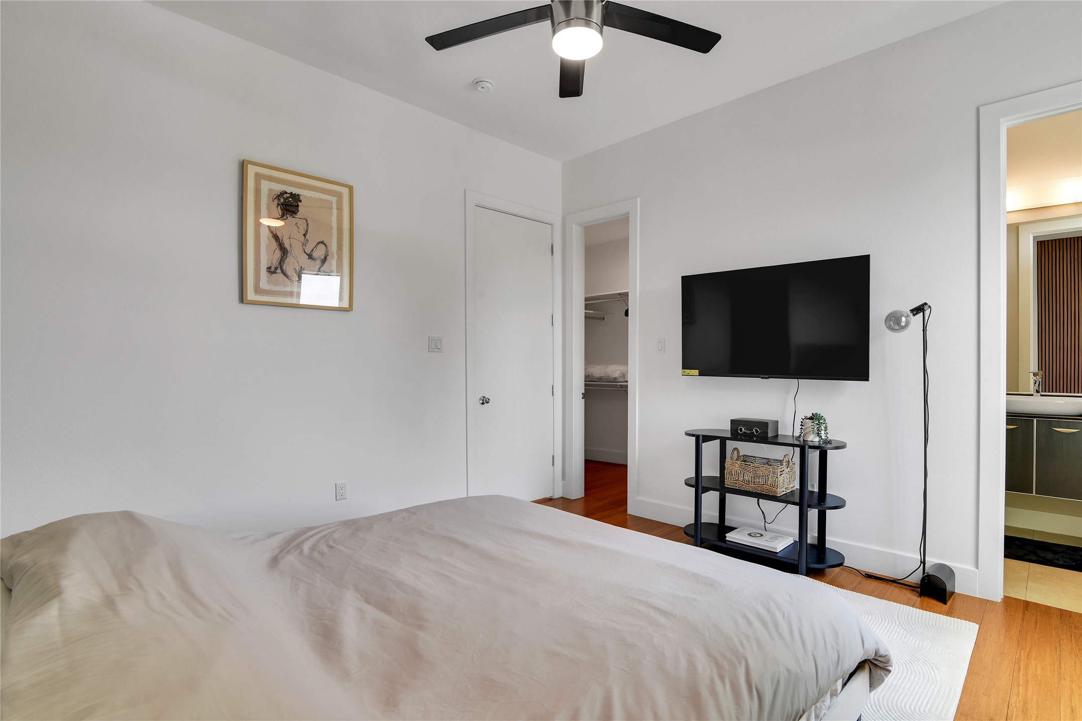 1411 Hickory Street Houston, TX 77007 - Photo 9 of 31 a bedroom with a bed and a flat screen tv