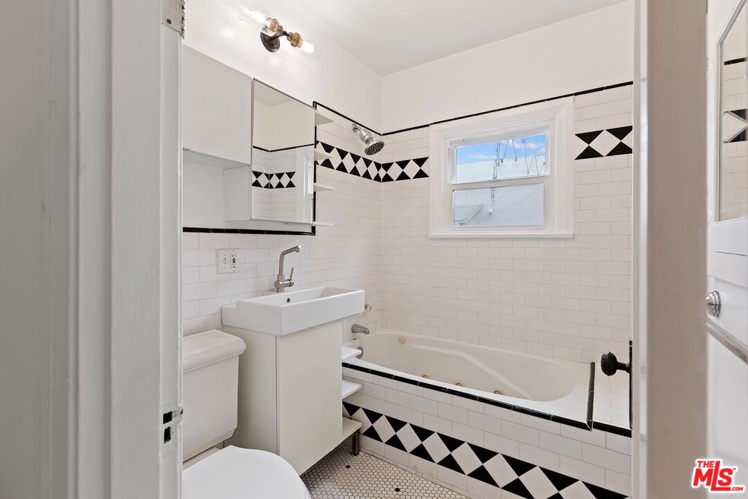 228 Rennie Avenue Venice, CA 90291 - Photo 19 of 26