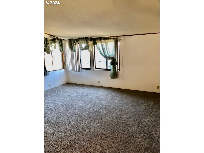 1475 Green Acres Road, Unit 133 Eugene, OR 97408 - Photo 5 of 23 Entrance/Foyer
