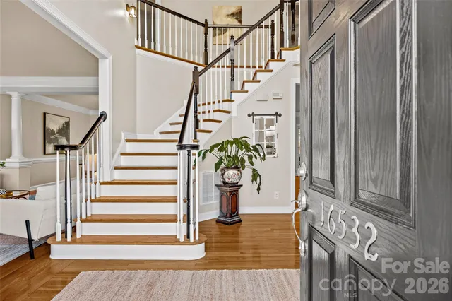 a view of entryway and hall