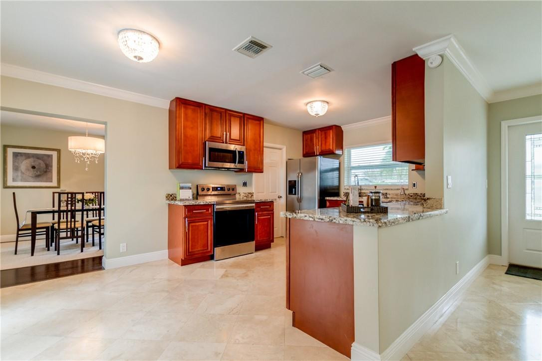 2750 Northeast 53rd Street Lighthouse Point, FL 33064 - Photo 7 of 32 Photo 7