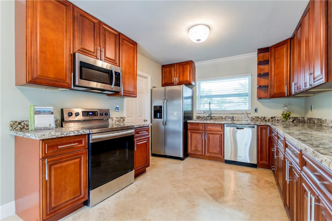 2750 Northeast 53rd Street Lighthouse Point, FL 33064 - Photo 8 of 32 Photo 8