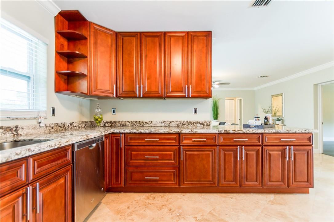 2750 Northeast 53rd Street Lighthouse Point, FL 33064 - Photo 9 of 32 Photo 9