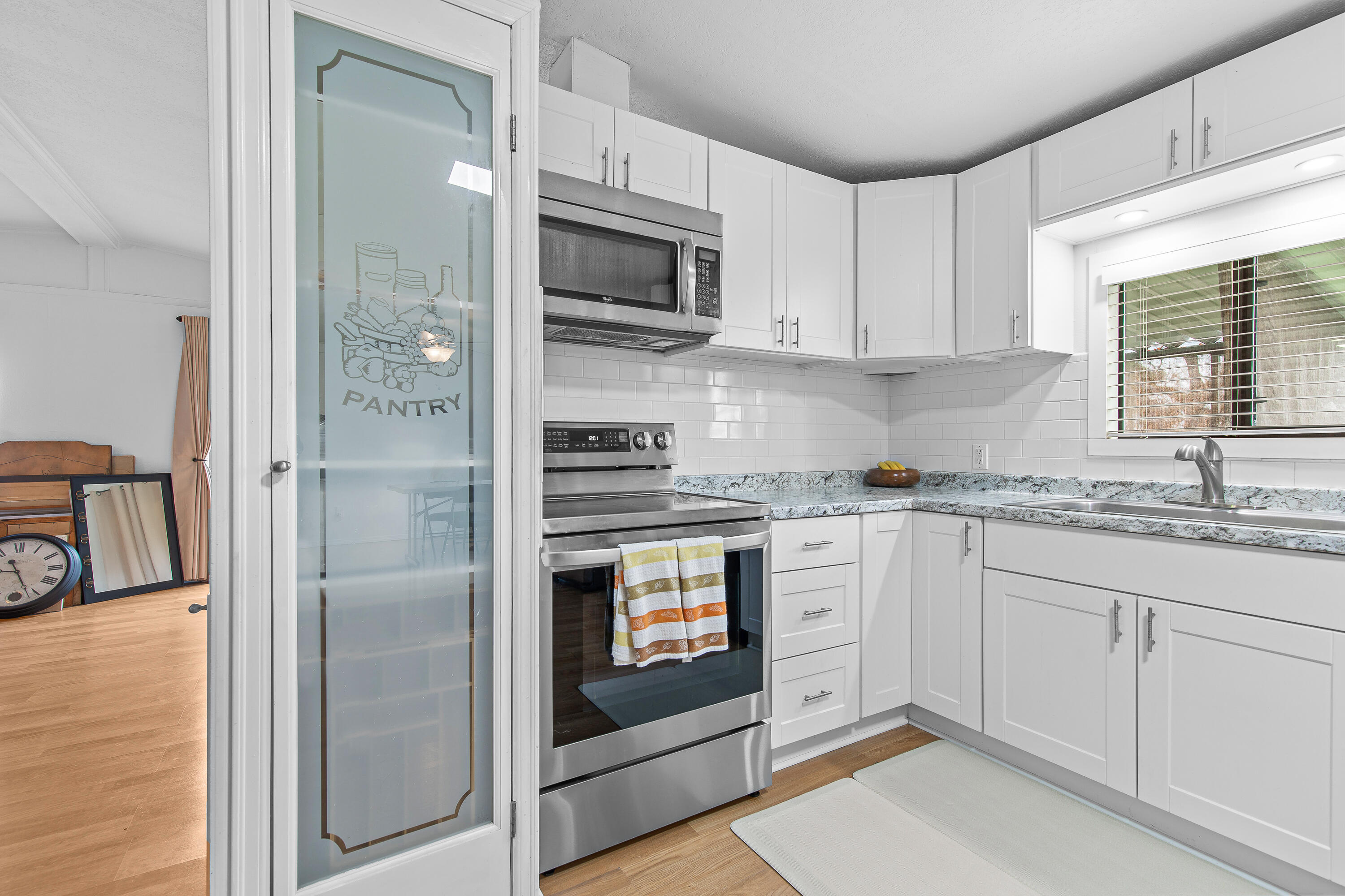 349 Capri Drive Eagle Point, OR 97524 - Photo 27 of 54 9R9A7553